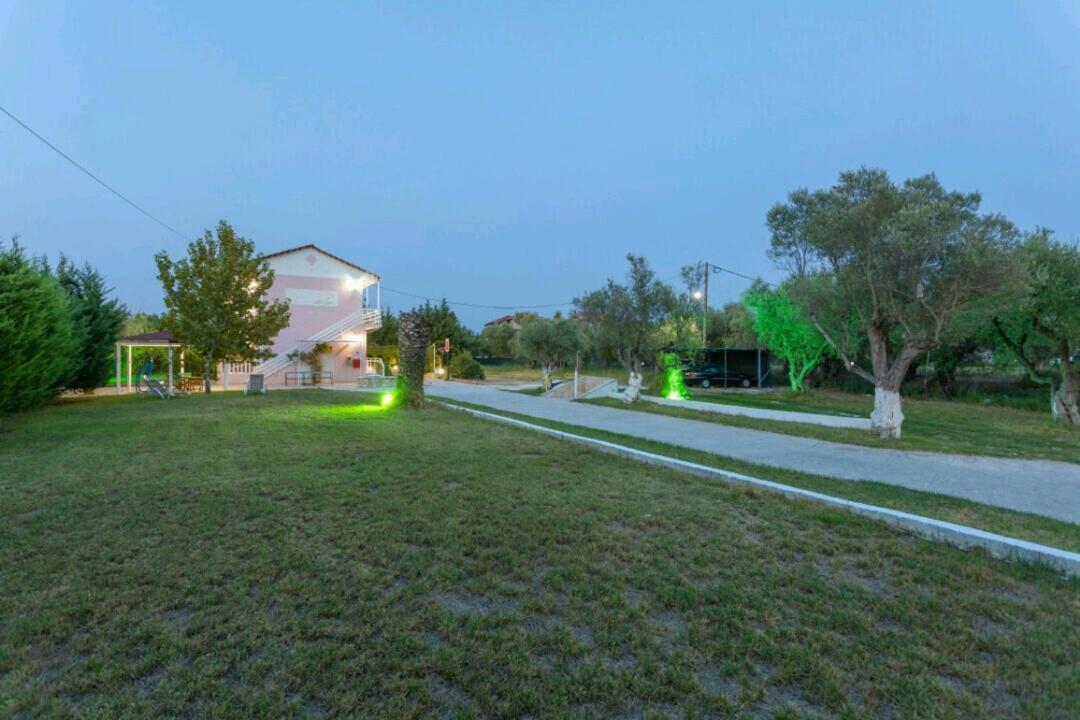 אליקס Eleni Studios & Apartments מראה חיצוני תמונה