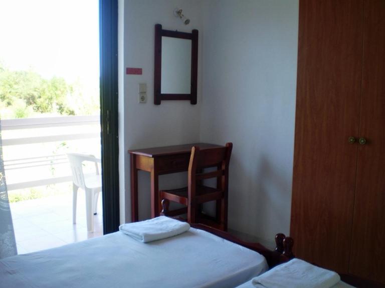 אליקס Eleni Studios & Apartments מראה חיצוני תמונה