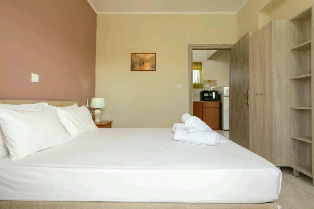 אליקס Eleni Studios & Apartments מראה חיצוני תמונה