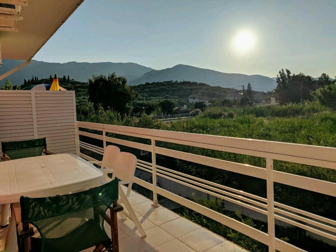 אליקס Eleni Studios & Apartments מראה חיצוני תמונה
