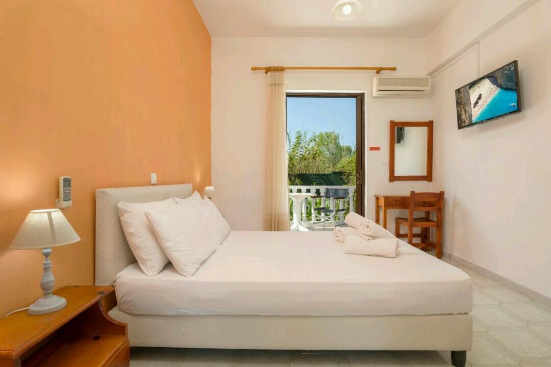 אליקס Eleni Studios & Apartments מראה חיצוני תמונה