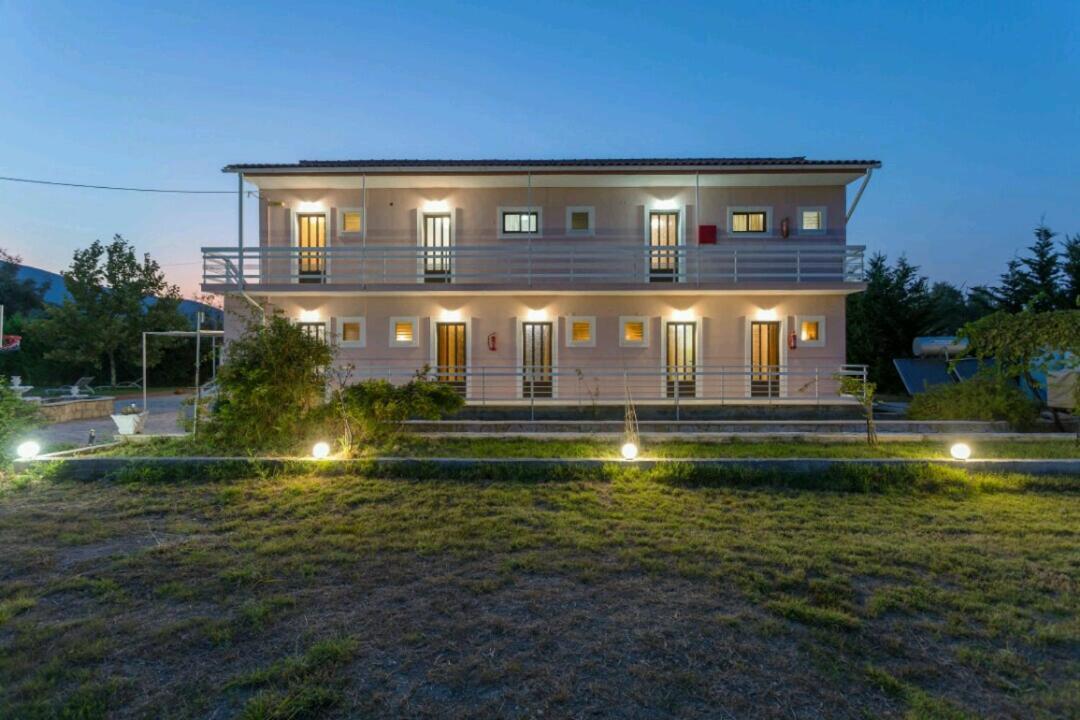 אליקס Eleni Studios & Apartments מראה חיצוני תמונה