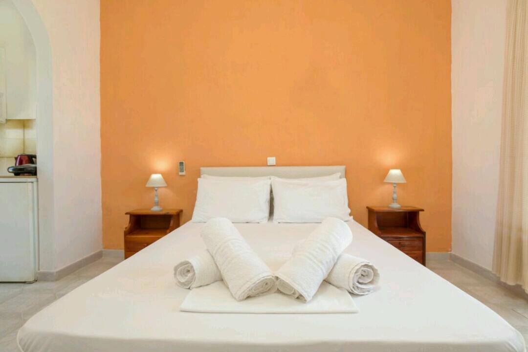אליקס Eleni Studios & Apartments מראה חיצוני תמונה