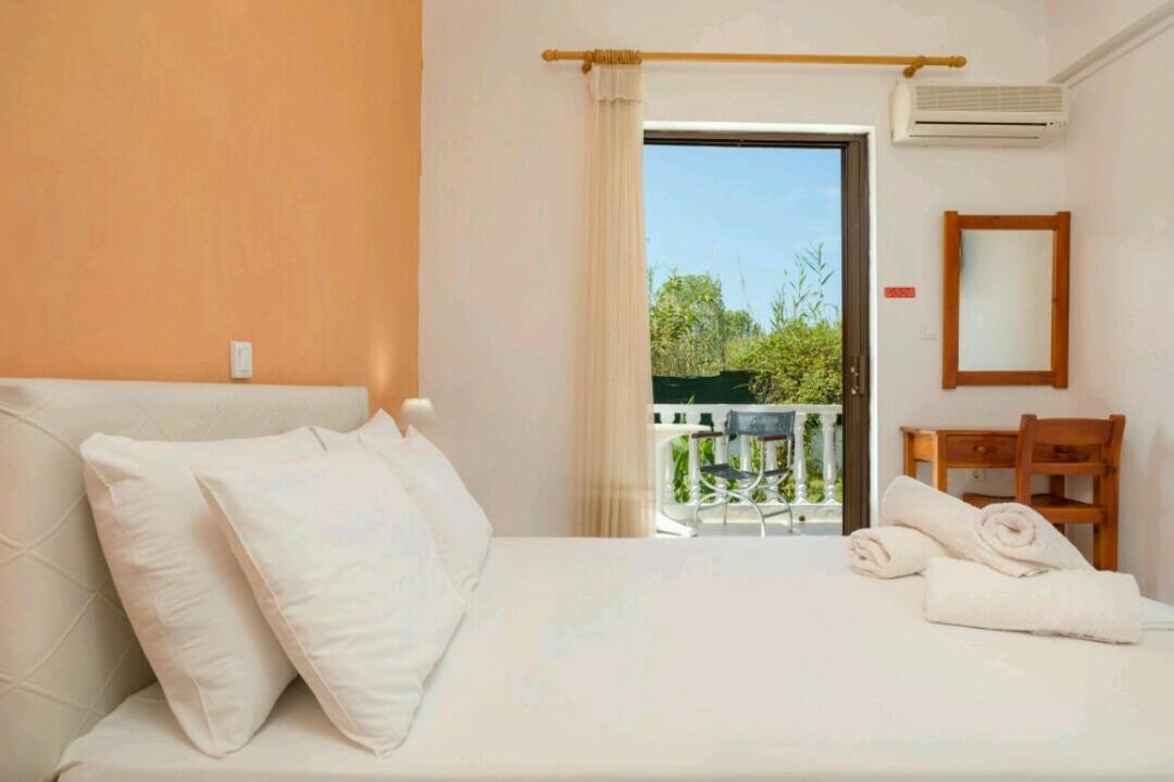 אליקס Eleni Studios & Apartments מראה חיצוני תמונה